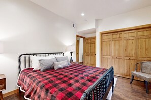 3 bedrooms, iron/ironing board, Internet, bed sheets