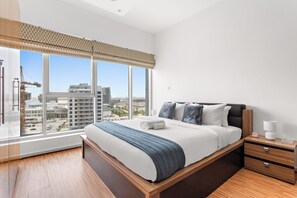 1 Schlafzimmer, Zimmersafe, Schreibtisch, Bügeleisen/Bügelbrett