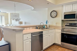 Fridge, microwave, oven, stovetop - Coastal condo with ocean views, beach access, jetted tub, pool & hot tub (North Myrtle Beach)