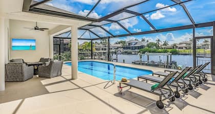Luxe Home, Pool, Boat Rental, Hot tub, & Fire pit