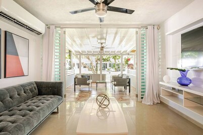 Casa Oasis - Walk to the Beach, Relax in Paradise!, Villa by the Beach – 3 Bedroom, 2.5 bath 
