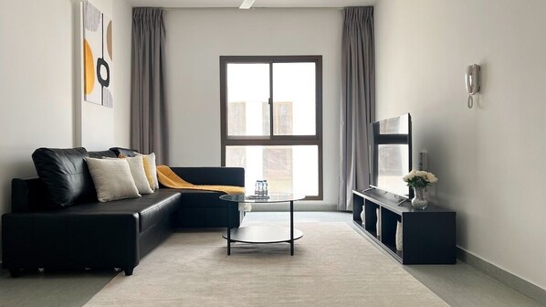 TV - Near AlQurum Beach, Parking Available (Muscat)