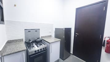 Kühlschrank, Mikrowelle, Ofen, Geschirrspüler