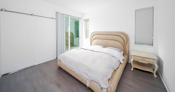 6 bedrooms, desk, iron/ironing board, free WiFi