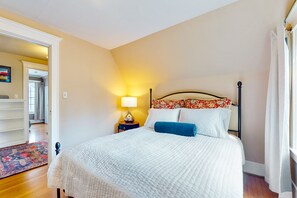 3 habitaciones, tabla de planchar con plancha, wifi y ropa de cama