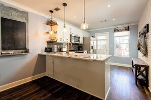 Private kitchen - Fabulous 3BR Townhome with Cozy Backyard only 1.4 ml from Augusta National (Augusta)