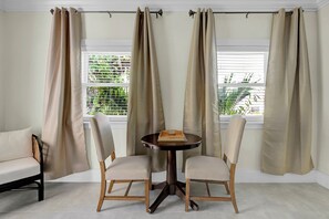 One-Bedroom Studio | Dining room