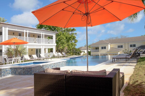 2 outdoor pools, sun loungers