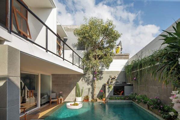 Outdoor pool - Villa Gioia. Modern 3 Bedroom Villa in Sanur with Private Pool & High Speed Wifi (Denpasar Selatan)