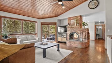 Smart TV, fireplace, books, offices