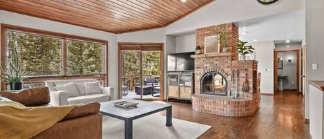 Smart TV, fireplace, books, offices