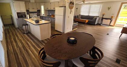 Cozy country home just outside the city! Enjoy a quiet getaway with the family.