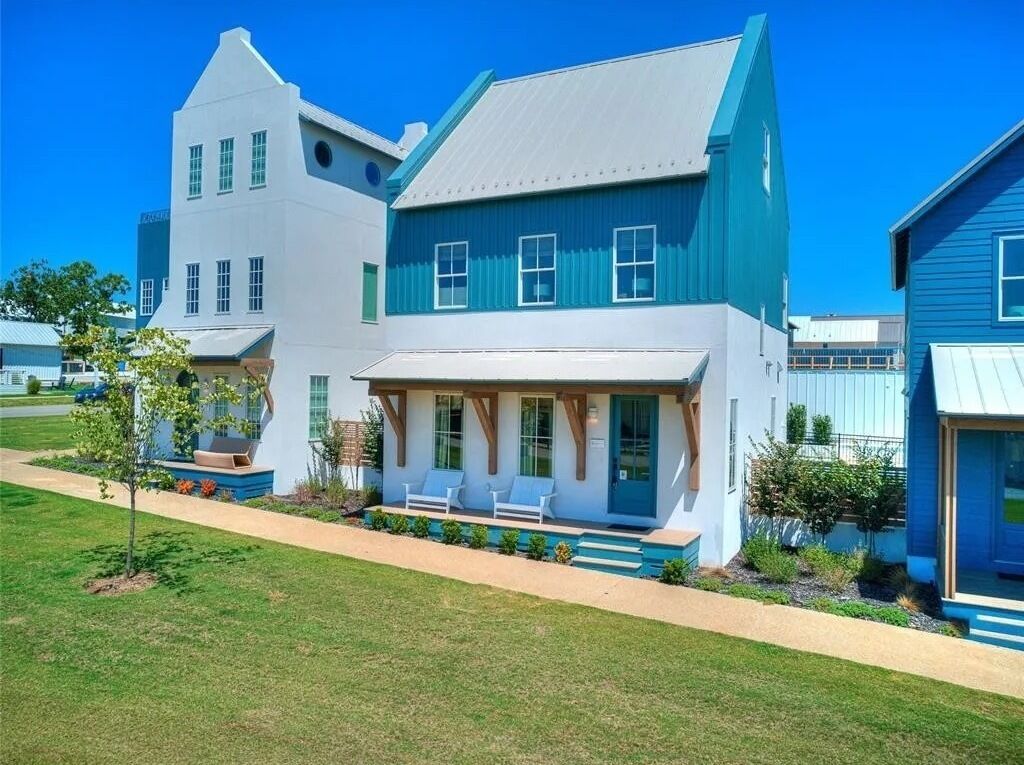 Nickel Cottage-Steele Park- Heated Pool- Hot Tub Retreat-Relax and Rest with Us!