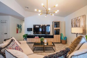 Smart TV - Spacious Scottsdale Retreat with Pool, Putting Green and Elegant Desert Design (Scottsdale)