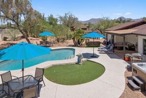 Outdoor pool - Scottsdale Retreat w/Pool, Hot Tub & 2 Master Suites Near Old Town (Scottsdale)