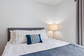 4 bedrooms, in-room safe, desk, iron/ironing board - Scottsdale Retreat w/Pool, Hot Tub & 2 Master Suites Near Old Town (Scottsdale)