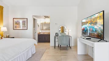 4 bedrooms, in-room safe, desk, iron/ironing board
