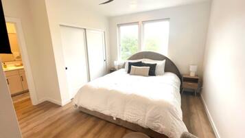 2 bedrooms, internet, bed sheets