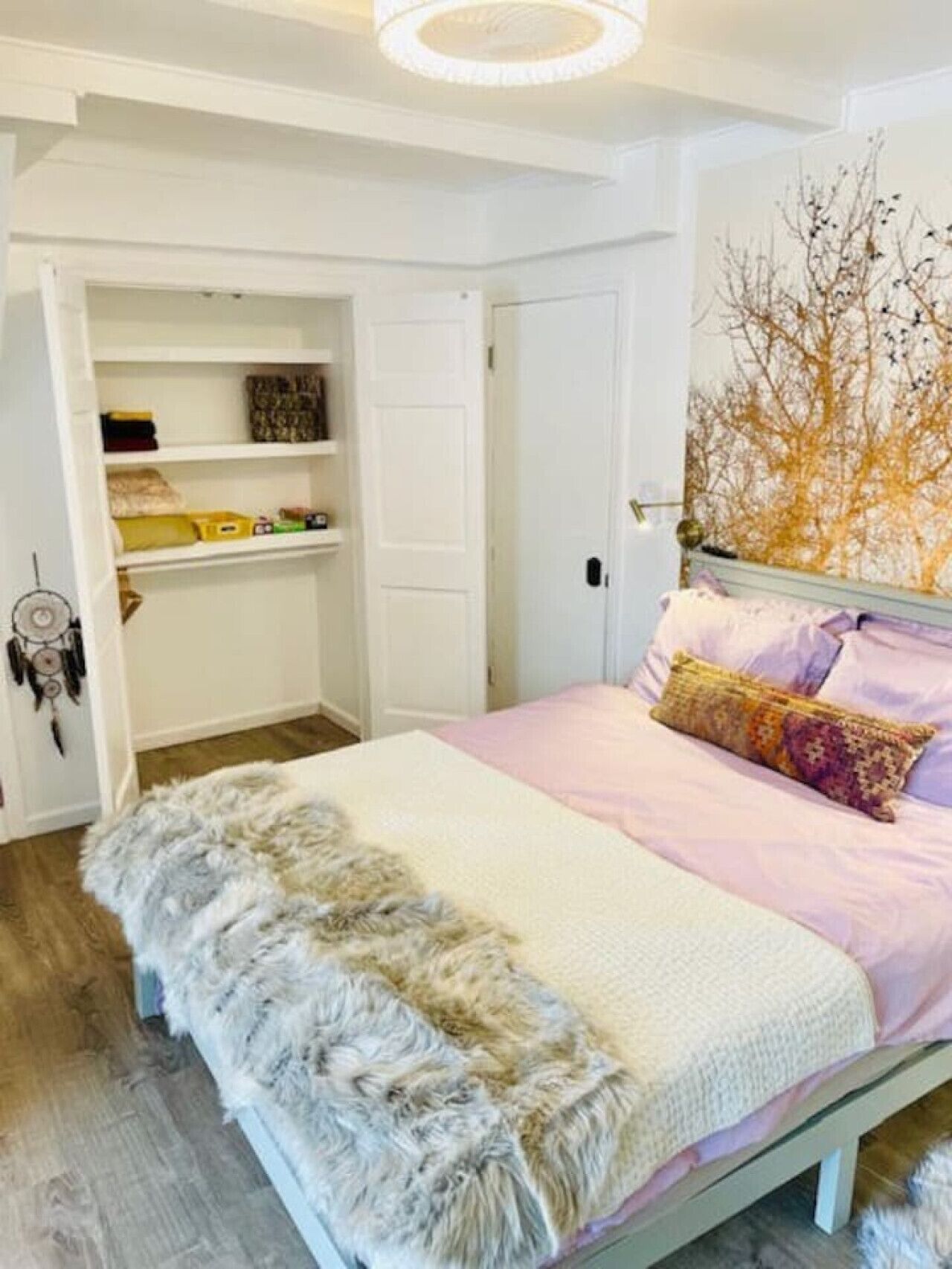 1 bedroom, desk, WiFi, bed sheets