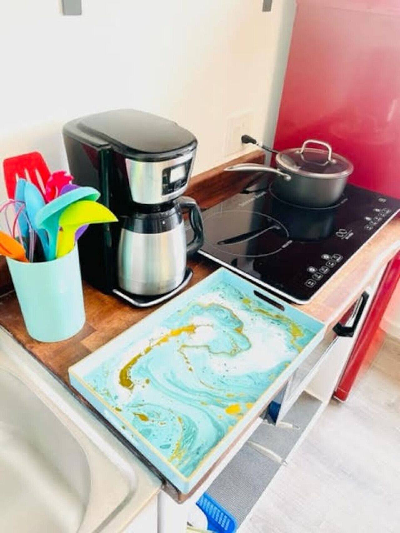 Fridge, microwave, oven, coffee/tea maker