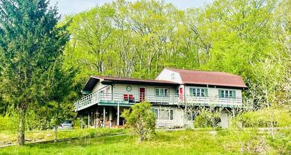 Catskill Cabin Hummingbird Suite 2