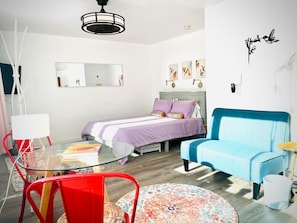 1 Schlafzimmer, Schreibtisch, WLAN, Bettwäsche