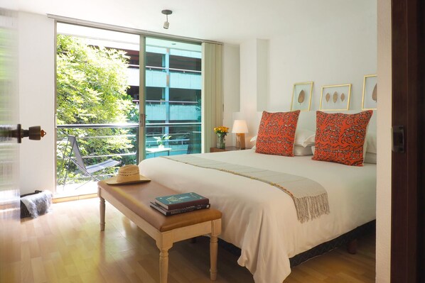 3 bedrooms, iron/ironing board, travel crib, WiFi - 3-Bedroom w/ Balcony / Terrace & Gym / Reforma (Mexico City)