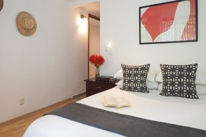 3 habitaciones, tabla de planchar con plancha, cuna de viaje y wifi