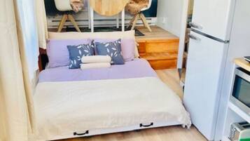 1 bedroom, desk, iron/ironing board, WiFi