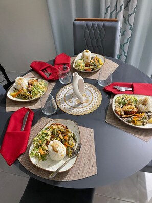 Dining - Charming 2-bedroom house with WiFi, AC in pleasant Discovery Bay (Discovery Bay)