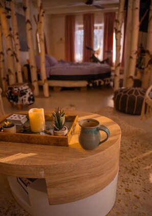 Desk, WiFi, bed sheets