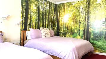 1 bedroom, desk, WiFi, bed sheets