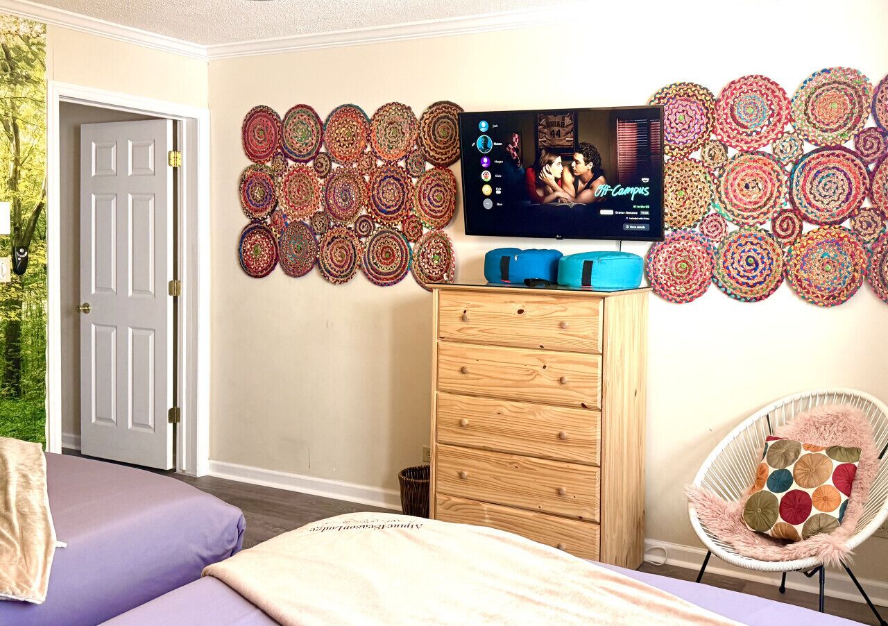 1 bedroom, desk, WiFi, bed sheets
