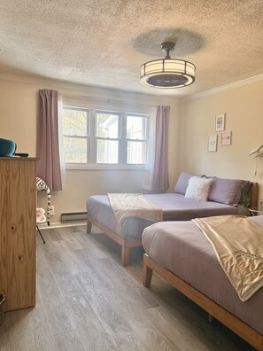 1 bedroom, desk, WiFi, bed sheets