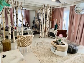 11 bedrooms, iron/ironing board, WiFi, bed sheets