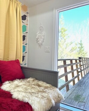 1 bedroom, desk, WiFi, bed sheets