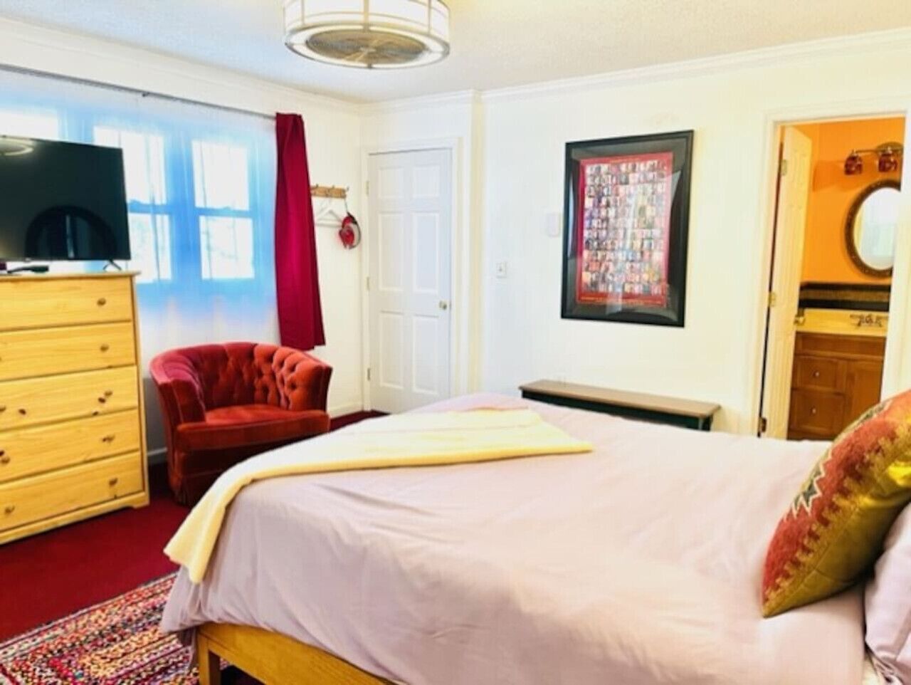 1 bedroom, desk, WiFi, bed sheets