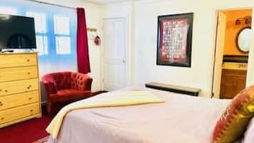 1 bedroom, desk, WiFi, bed sheets