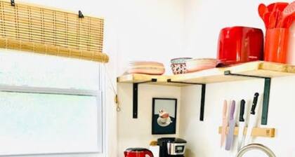 Red Peacock Catskill Cabin sleeps four 6