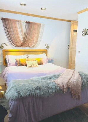 1 bedroom, desk, iron/ironing board, WiFi