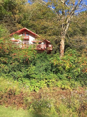 Exterior - Alpine Four Season Lodge Shandaken NY sleeps 18 (Shandaken)