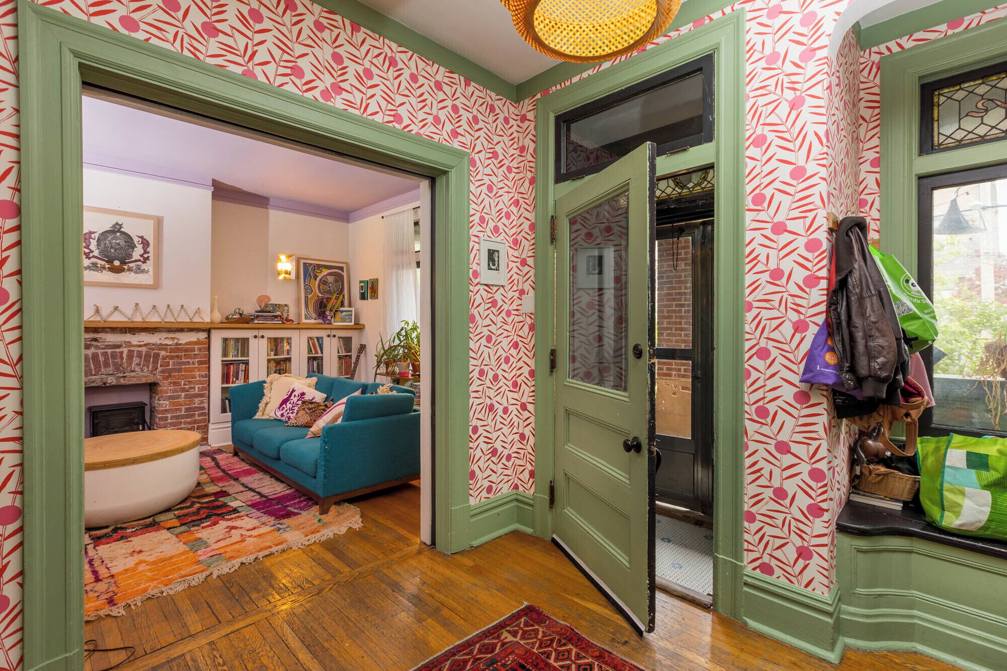 Spacious 4-bedroom house in charming Pittsburgh with WiFi, AC