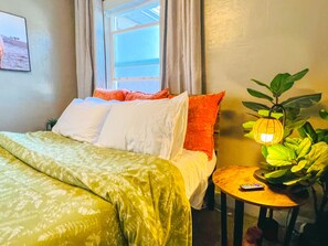2 bedrooms, iron/ironing board, WiFi, bed sheets - 9th and 9th - FastWiFi - Downtown - W/D (Salt Lake City)