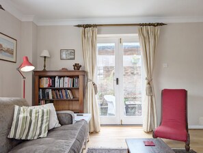 Smart TV - Frankland House - sleeps 4 guests  in 2 bedrooms (Emsworth)