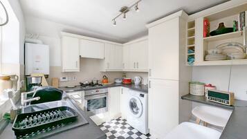 Fridge, oven, dishwasher, coffee/tea maker