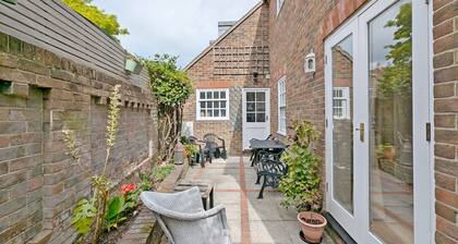 Frankland House - sleeps 4 guests in 2 bedrooms
