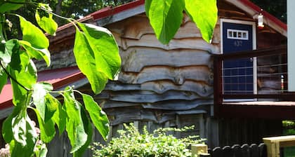 Vogelsang guesthouse, 5 minute walk to downtown West Jefferson.
