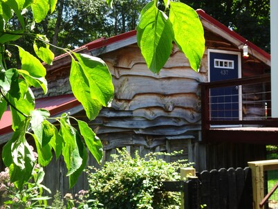 Vogelsang guesthouse, 5 minute walk to downtown West Jefferson.