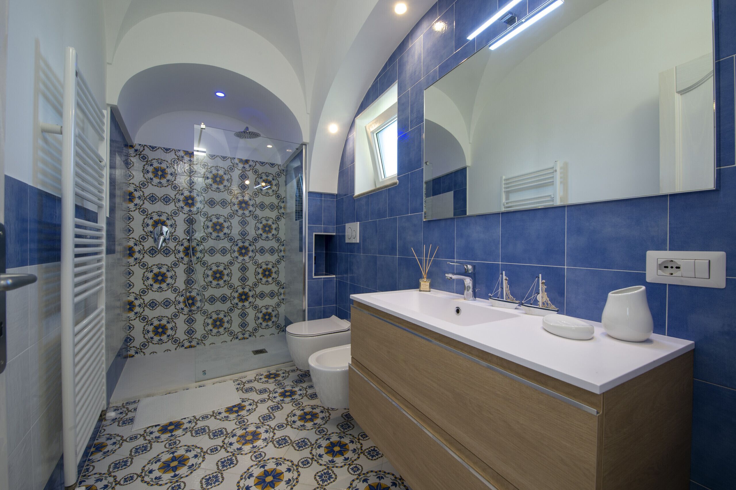 Doccia, bidet, asciugamani