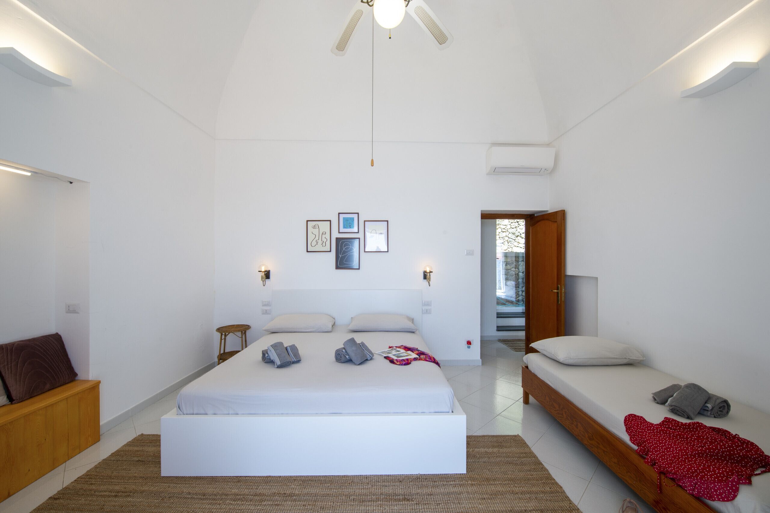 3 chambres, fer et planche à repasser, Wi-Fi gratuit, draps fournis